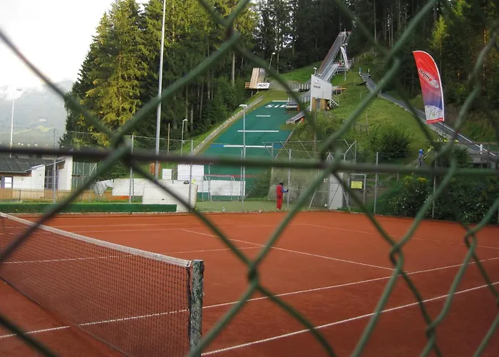 آرت آند سبورت 3*