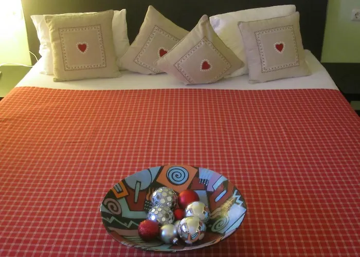 آرت آند سبورت 3*